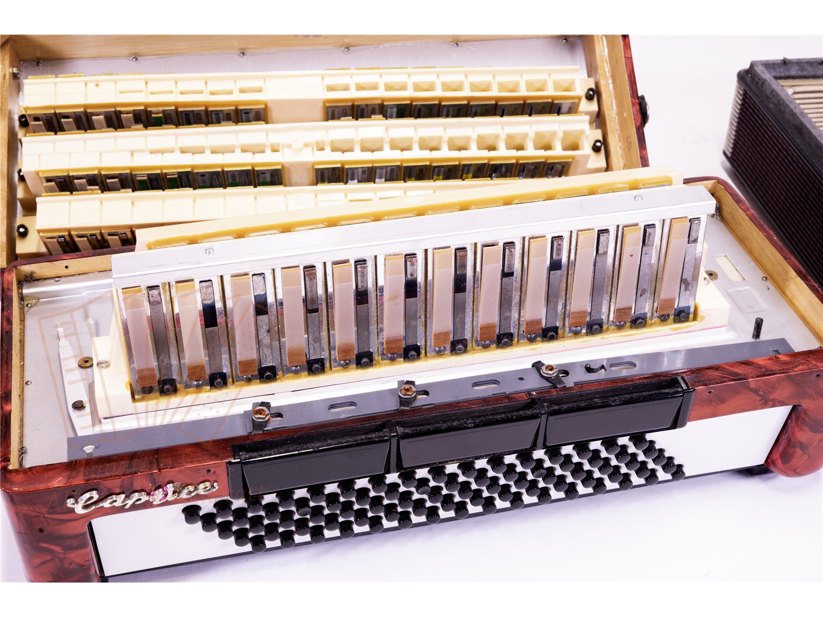 Akkordeon Weltmeister Caprice 34/80/III/5/3 rot - gebraucht