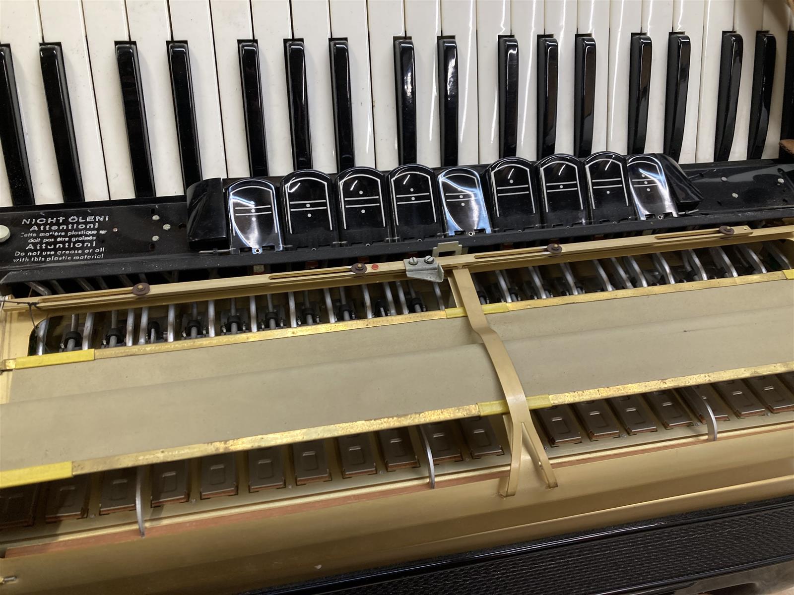 Akkordeon Hohner Atlantic III P, gebraucht/defekt Akkordeon Hohner Atlantic III P, gebraucht/defekt