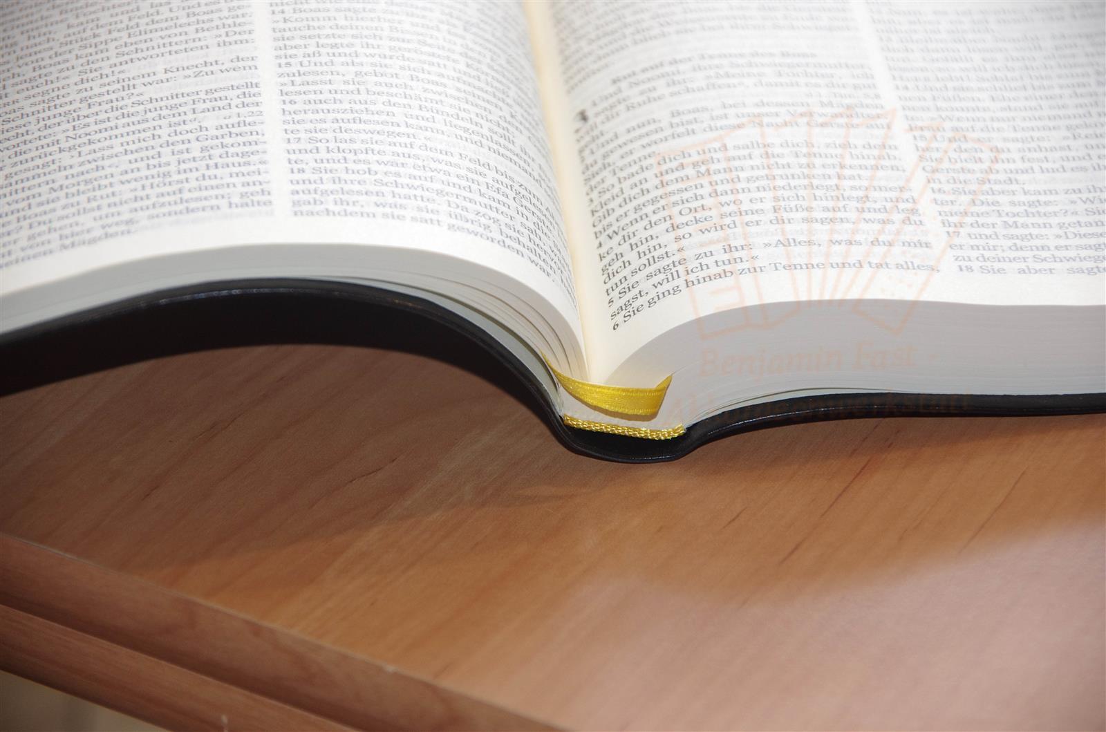 NeueLuther Bibel Großausgabe schwarz - Abverkauf NeueLuther Bibel Großausgabe schwarz - Abverkauf