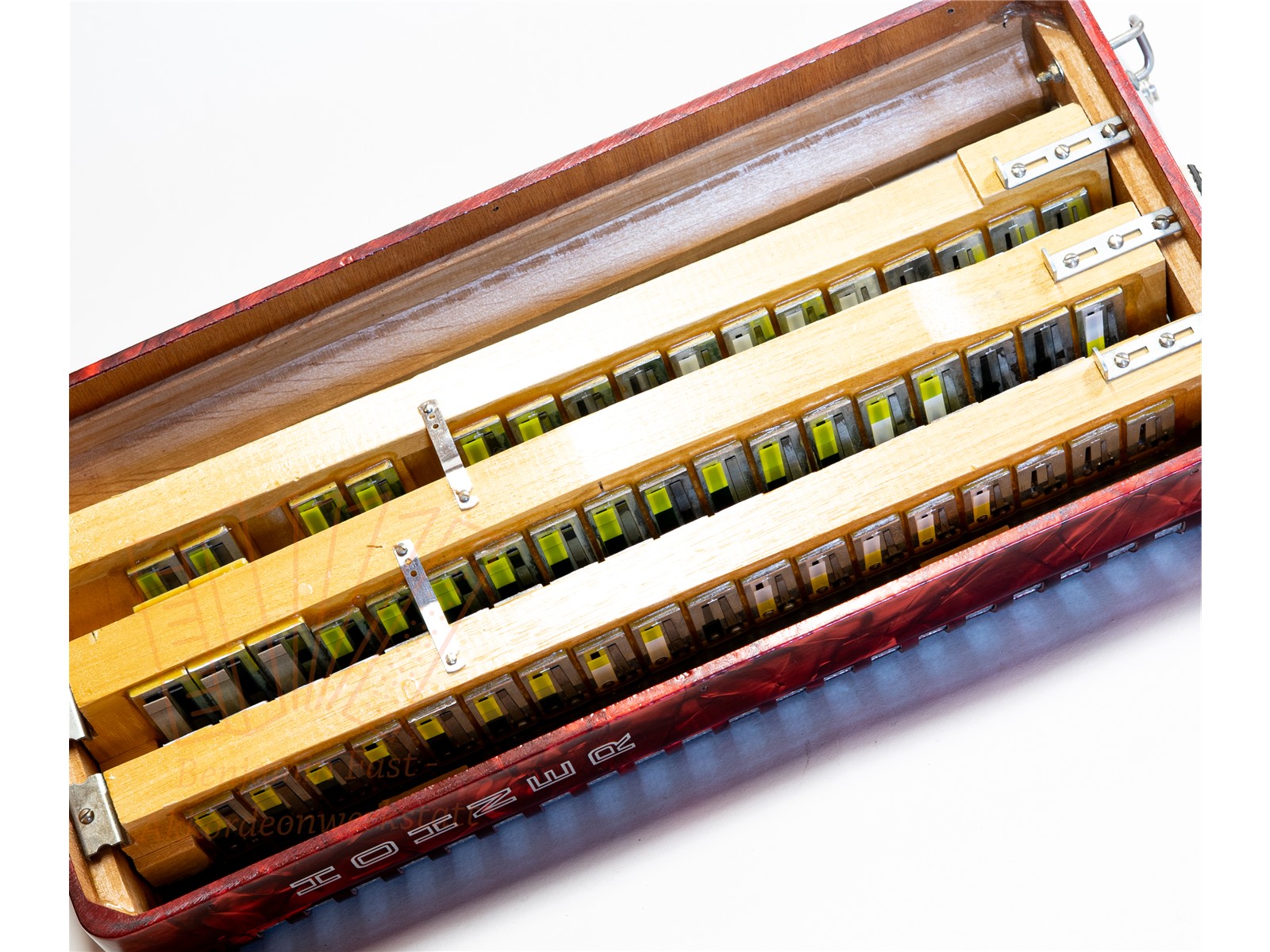 Akkordeon Hohner Concerto III N 34/72/III/5/2 rot, gebraucht Akkordeon Hohner Concerto III N 34/72/III/5/2 rot, gebraucht