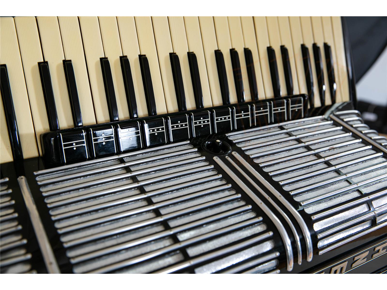 Akkordeon Hohner Morino VI M 185 Bass - gebraucht Akkordeon Hohner Morino VI M 185 Bass - gebraucht