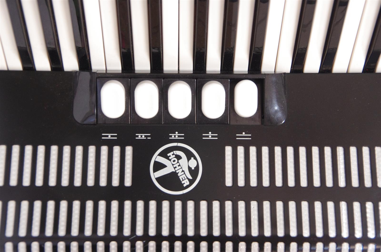 Akkordeon Hohner Bravo III 34/72/III/5/2 rot, gebraucht Akkordeon Hohner Bravo III 34/72/III/5/2 rot, gebraucht